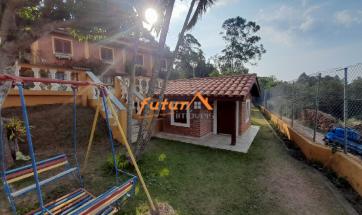 CASA EM CONDOMÍNIO 
