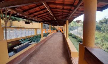 CASA EM CONDOMÍNIO 