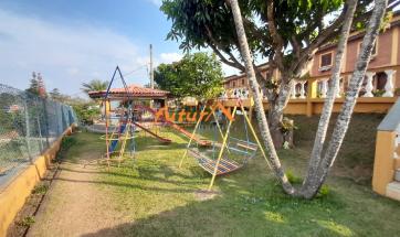 CASA EM CONDOMÍNIO 