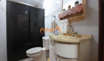 CASA EM CONDOMÍNIO 