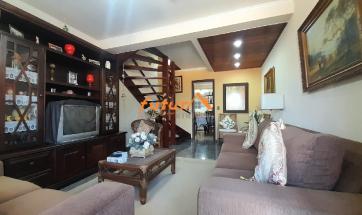 CASA EM CONDOMÍNIO 