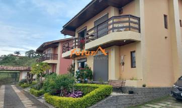 CASA EM CONDOMÍNIO FECHADO