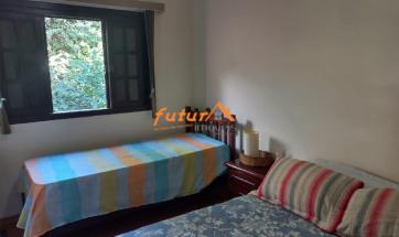 CASA EM CONDOMÍNIO FECHADO