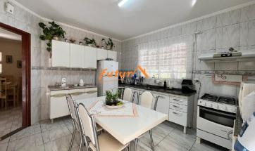 CASA EM BAIRRO
