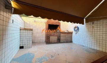 CASA EM CONDOMÍNIO
