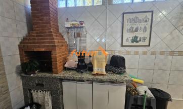 CASA EM COND. FECHADO