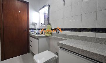 FLAT EM COND. FECHADO