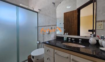 CASA EM BAIRRO PRÓX. CENTRO