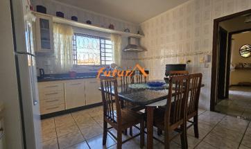 CASA EM BAIRRO PRÓX. CENTRO