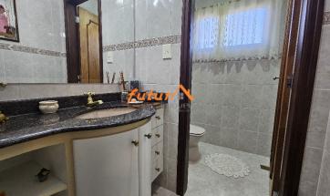 CASA EM BAIRRO PRÓX. CENTRO