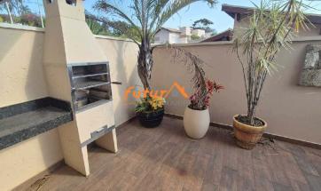 CASA EM COND. FECHADO