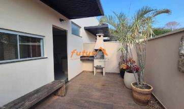 CASA EM COND. FECHADO