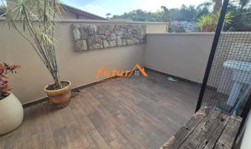 CASA EM COND. FECHADO