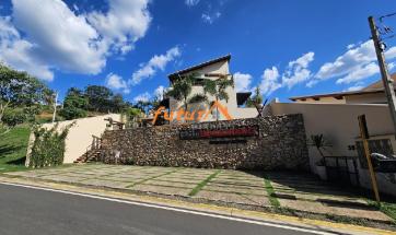 CASA EM COND. FECHADO