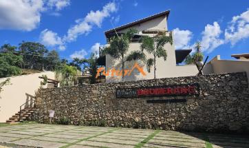 CASA EM COND. FECHADO