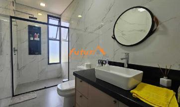 CASA EM COND. FECHADO