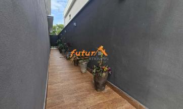 CASA EM COND. FECHADO