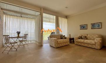 CASA EM COND. FECHADO