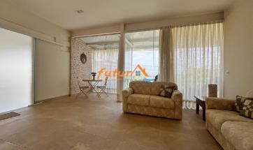 CASA EM COND. FECHADO