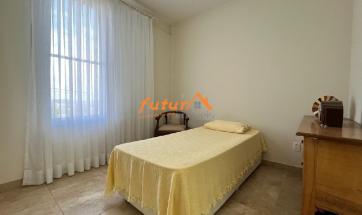 CASA EM COND. FECHADO