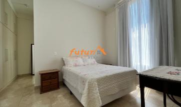 CASA EM COND. FECHADO