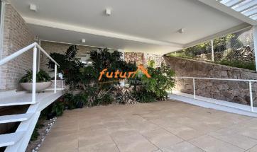 CASA EM COND. FECHADO