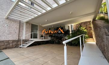 CASA EM COND. FECHADO