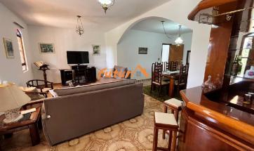 CASA PRÓXIMO AO CENTRO