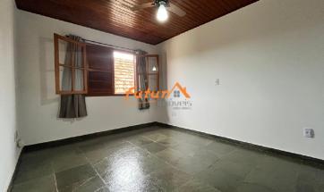 CASA EM COND. FECHADO