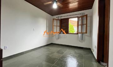 CASA EM COND. FECHADO