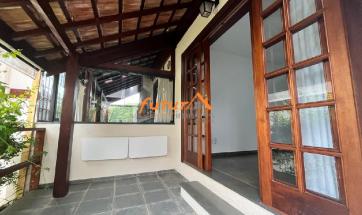 CASA EM COND. FECHADO