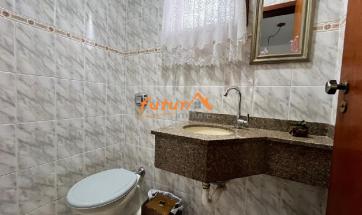 CASA EM COND. FECHADO