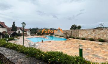 CASA EM COND. FECHADO