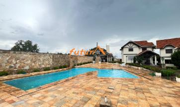 CASA EM COND. FECHADO