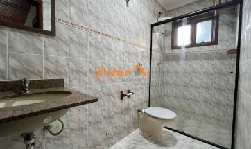 CASA EM COND. FECHADO