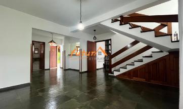 CASA EM COND. FECHADO