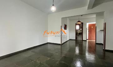 CASA EM COND. FECHADO