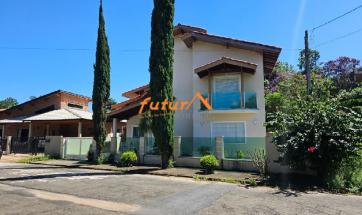 EXCELENTE CASA EM BAIRRO