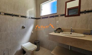 EXCELENTE CASA EM BAIRRO