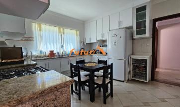 EXCELENTE CASA EM BAIRRO