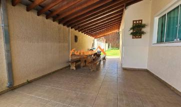 EXCELENTE CASA EM BAIRRO