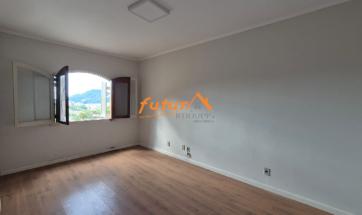 CASA EM BAIRRO