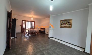 CASA EM BAIRRO PROX. CENTRO