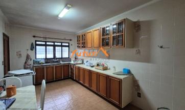 CASA EM BAIRRO PROX. CENTRO