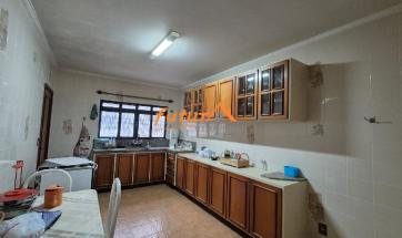 CASA EM BAIRRO PROX. CENTRO