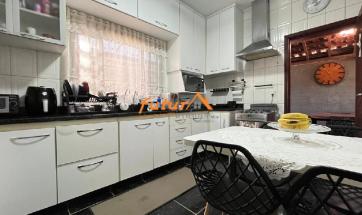 CASA EM BAIRRO