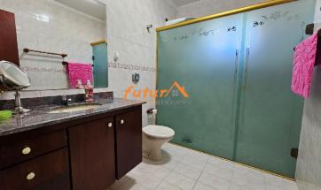CASA EM CONDOMÍNIO FECHADO