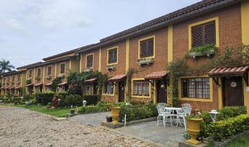 CASA EM COND. FECHADO