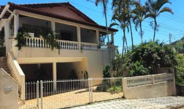 CASA EM BAIRRO