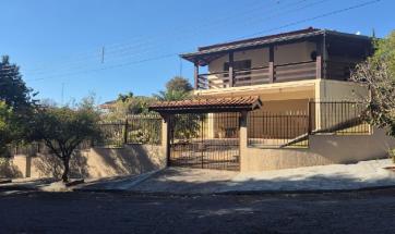 CASA EM BAIRRO PRÓX. CENTRO